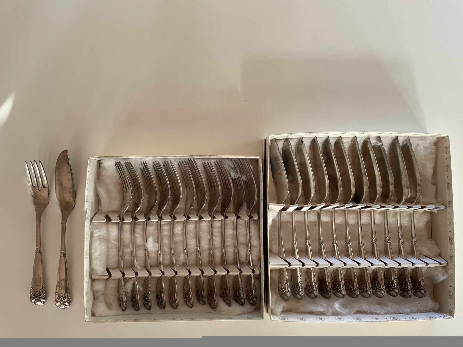 Fiskebestik fra Cohr, 2-tårnet sølv, velholdt, 12 pers. Pris i alt 400kr