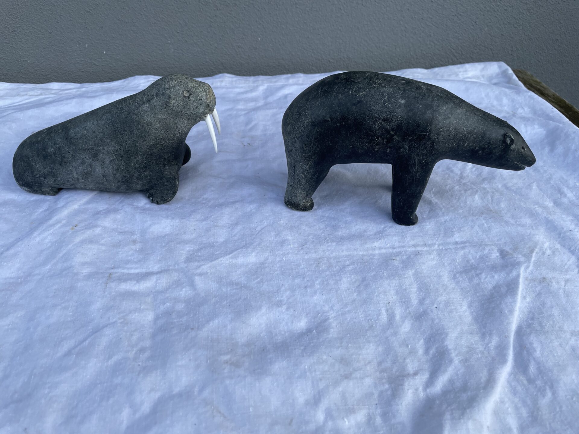 Grønlandske fedstensfigurer (Thule), l=ca 18 cm, pris pr stk 500kr