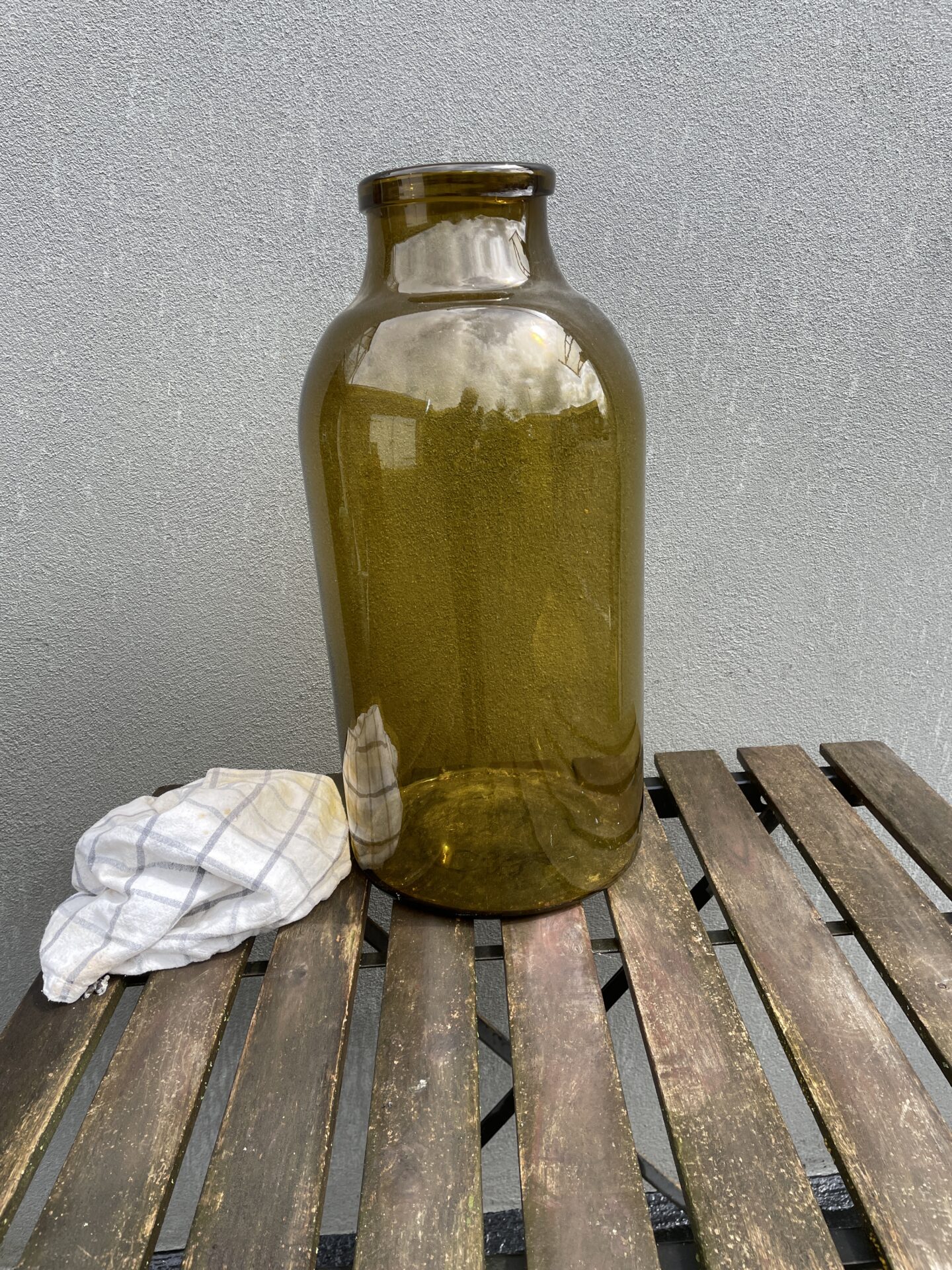 Olivengønt glasflaske, antageligt Holmegaard ca1890, h=53 cm, pris 700kr 
