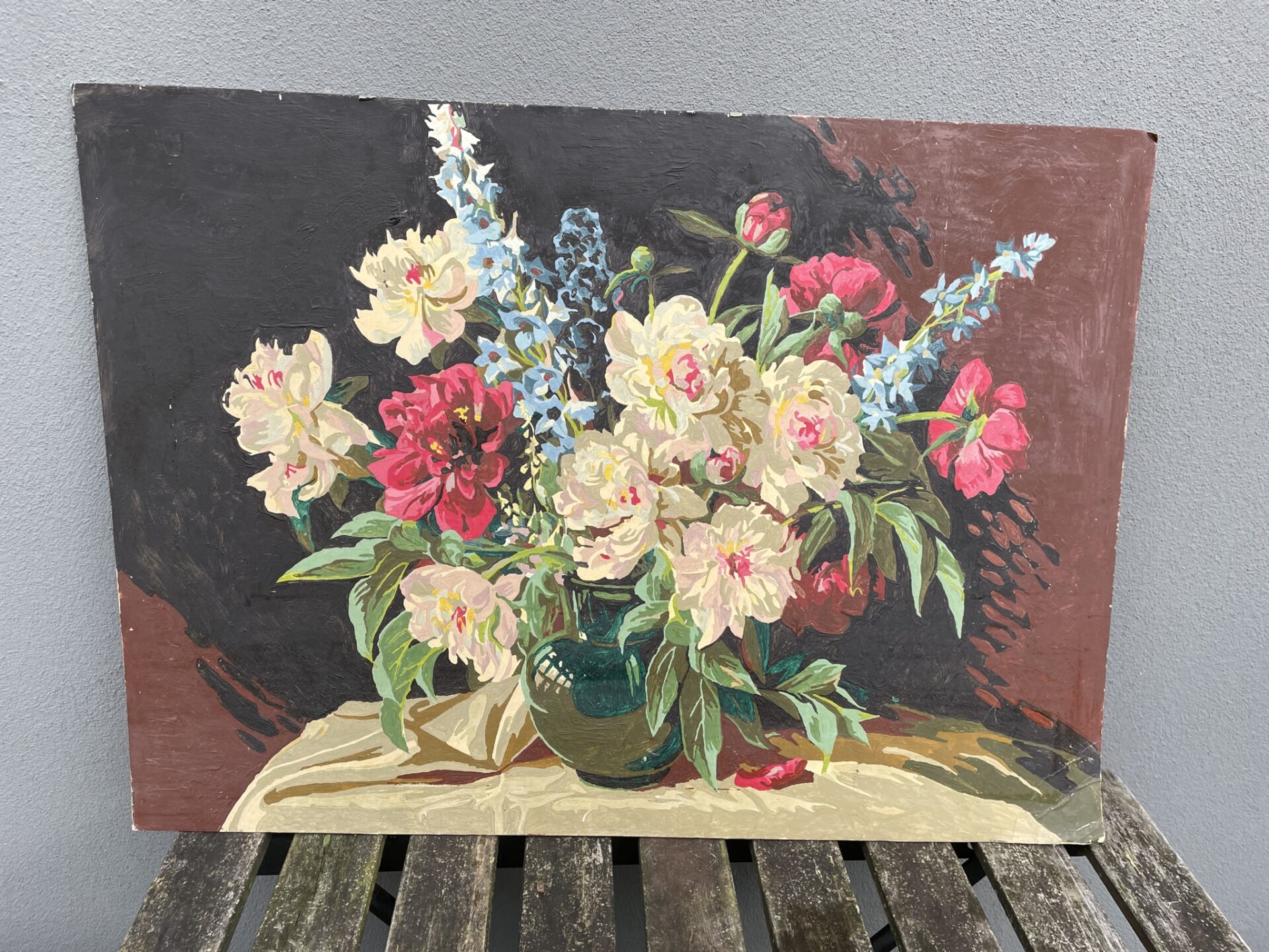 Gammelt blomstermaleri på en kartonplade (50x70 cm). u. ramme. Pris 200kr
