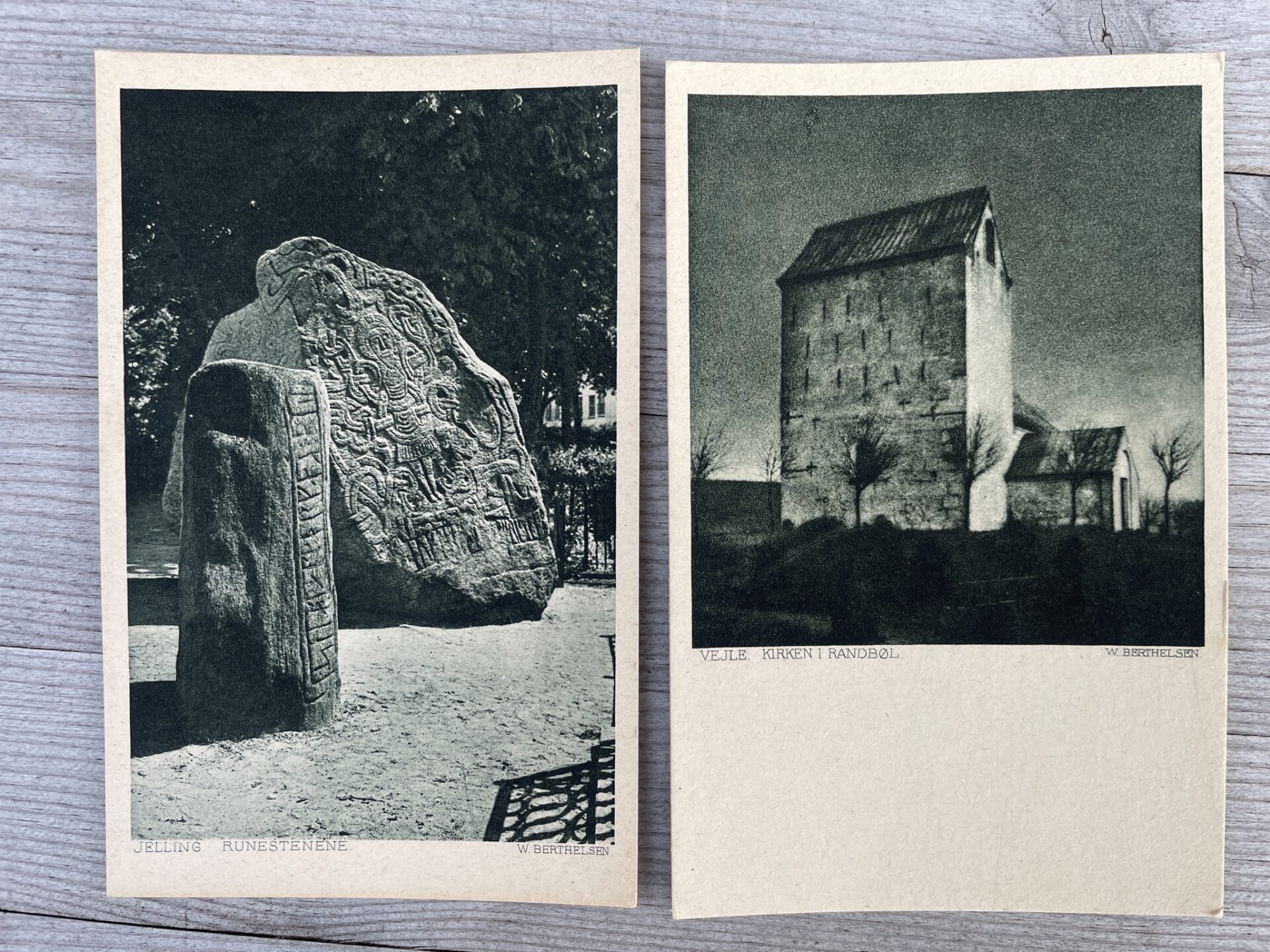 Ubrugte postkort fra før 1920, Jelling runestenene og Randbøl kirke, pris pr stk 5 kr