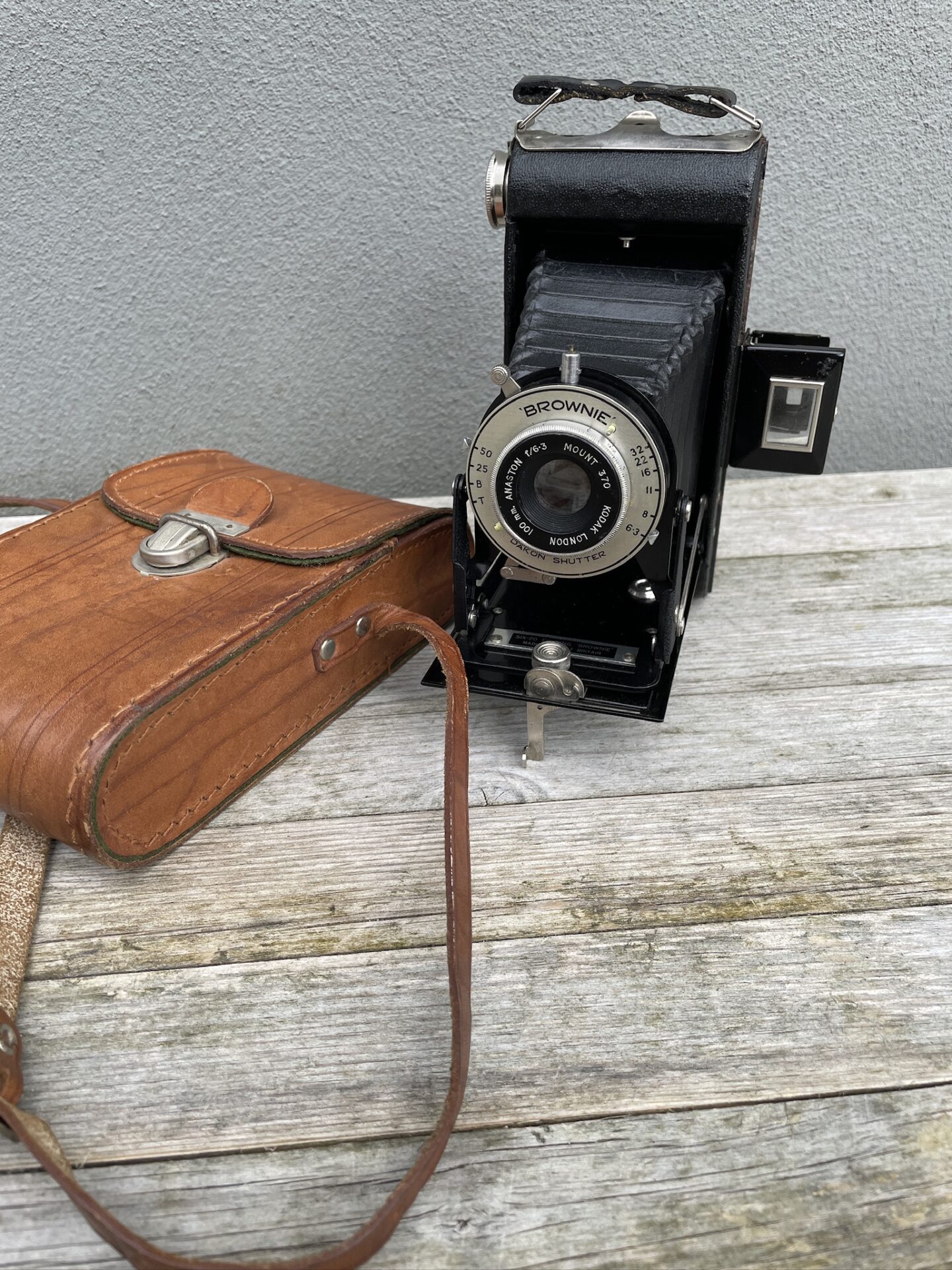 Kodak Brownie foldekamera med tilhørende taske, pris 300 kr